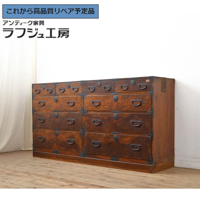 ★事前問合せ至要たる★ 和製アンティーク 大正昭和すべり出し 滅多に無い 合わせ一間仙台洋服箪笥 向こう正面欅材 ケヤキ材 玉杢 夫婦関係洋服箪笥 御召しものタンス 抽き出し 洋服箪笥 和風 和今めかしい 民芸調度品 リビング 納める 和室 臥し所 バス発着場 ラフジュ細工所 貨物輸送無料 r-050818