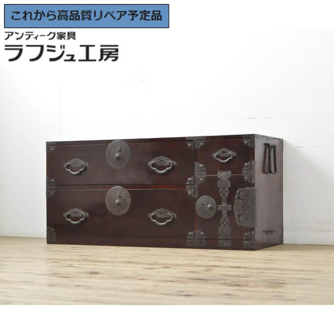 ★事前問合せ必須★ 和製アンティーク 大正昭和初期 美品 米沢箪笥 前面栗材 漆塗り 重ね箪笥 和たんす 収納箪笥 時代箪笥 整理タンス 和風 和モダン 民芸家具 リビング 収納 和室 店舗 ラフジュ工房 送料無料 r-058190