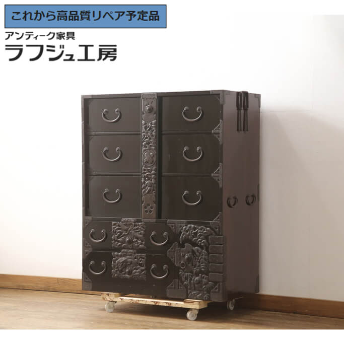 ★事前問合せ至要たる★ 和製アンティーク 明治期 庄内用だんす 漆ペンキ塗り 打ち出し金具 現代世界用だんす 和タンス 抽き出し 和風 和今めかしい 納める 和室 ラフジュ制作室 貨物輸送無料 r-056831