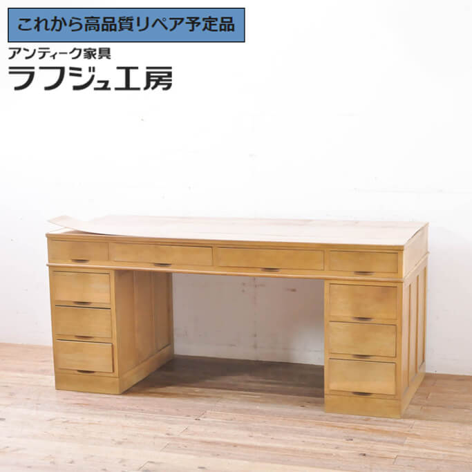 ★事前問合せ至要たる★ 和製アンティーク 昭和中期 横長両袖机 ニーホールデスク 細工物事務机 在宅用 在宅細工物用 レトロ 自然的 事務室 書屋 バス発着場 喫茶店 ラフジュ細工所 貨物輸送無料 r-066873