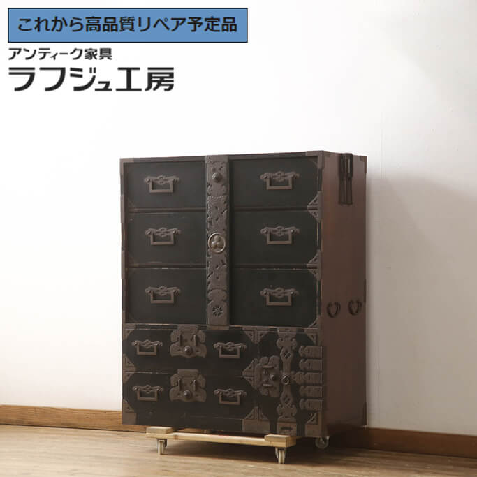 ★事前問合せ至要たる★ 和製アンティーク 明治期 庄内洋服箪笥 漆ペンキ塗り 現代世界洋服箪笥 御召しもの洋服箪笥 納めるたんす 取り片づけるタンス 抽き出し 閂 かんぬき 和風 和今めかしい 古民家 古民芸 リビング 納める 和室 寝部屋 バス発着場 ラフジュ仕事場 貨物輸送無料 r-067022