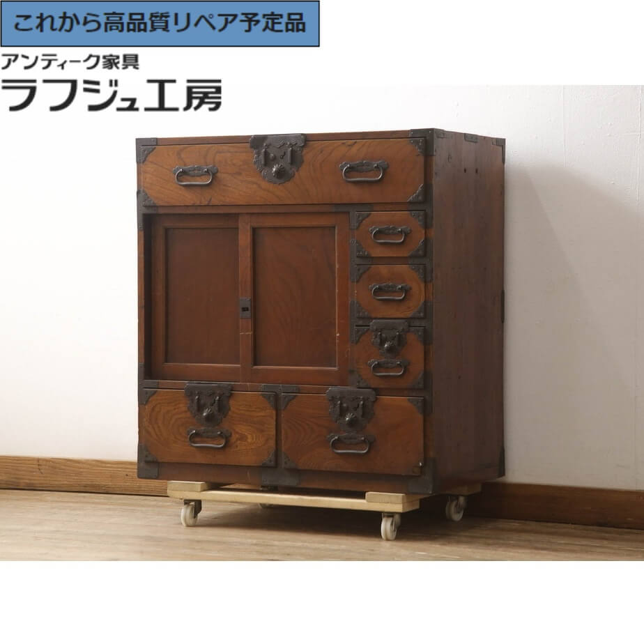 ★事前問合せ至要たる★ 和製アンティーク 庄内帳場用だんす 向こう正面欅 ケヤキ材 欅 酒田帳場用だんす 庄内用だんす 小用だんす 納めるタンス 現代世界用だんす 用だんす タンス たんす 抽き出し 和風 和今めかしい 古民家 古民芸 リビング 納める 和室 臥し所 書房 バス発着場 喫茶店 ラフジュ制作室 貨物輸送無料 r-067470
