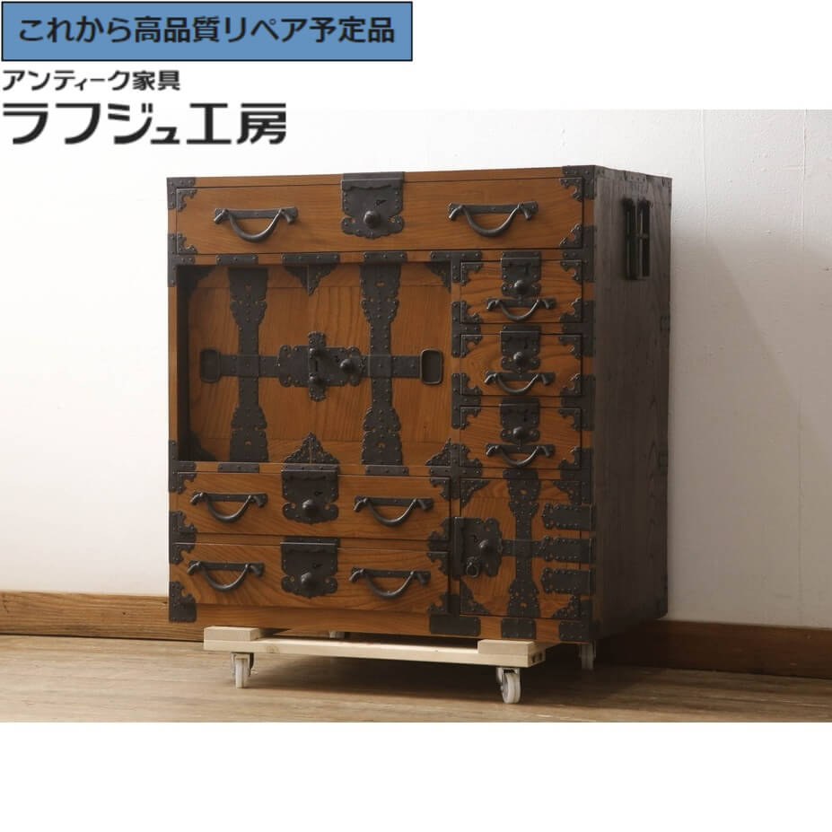★事前問合せ至要たる★ 和製アンティーク 関東帳場洋服箪笥 向こう正面欅 ケヤキ材 欅 現代世界洋服箪笥 和タンス 納めるたんす 取り片づけるタンス 帳場洋服箪笥 洋服箪笥 タンス たんす 抽き出し 和風 和今めかしい 古民家 古民芸 リビング 納める 和室 バス発着場 ラフジュ仕事場 貨物輸送無料 r-067738