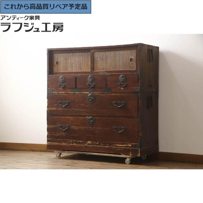 ★事前問合せ至要たる★ 和製アンティーク 二本松洋服箪笥 鶴亀金具 向こう正面欅 ケヤキ材製 重ね洋服箪笥 御召しもの洋服箪笥 取り片づける洋服箪笥 抽き出し レトロ 和風 和今めかしい 納める 和室 寝部屋 ラフジュ仕事場 貨物輸送無料 r-070289
