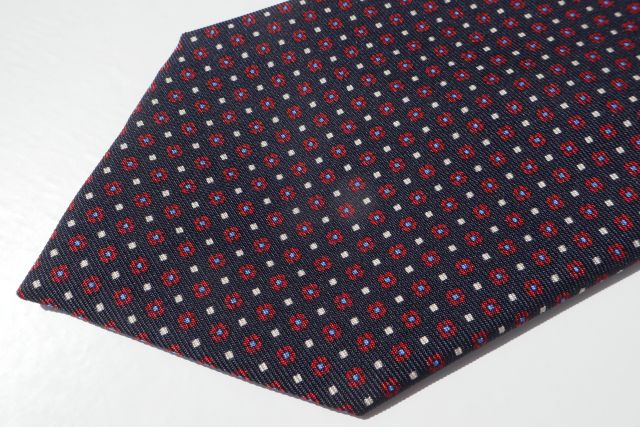 FINOLLO【フィノッロ】MODEL   GNH CRAVATTE / DARK NAVY地RED×青み×しろがね色小紋柄タイ大剣幅9.0浪花節的(専用入れもの付）