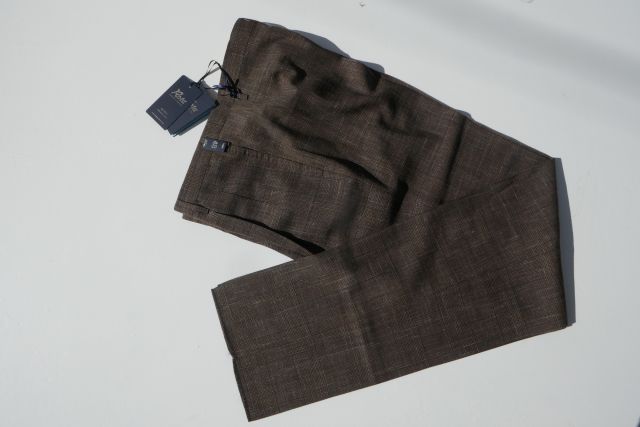 ROTA【ロータ】MODEL　PADOVA3BOTTONI/COL 00052 481/伊LORO PIANA SUMMERTIME三者混（ウールシルクリネン混）アウト2プリーツ焦げ茶グレンチェックパンツ（右のみヒップポケット、コインポケット、サスペンダーボタン付き）｜アントニオ洋服店
