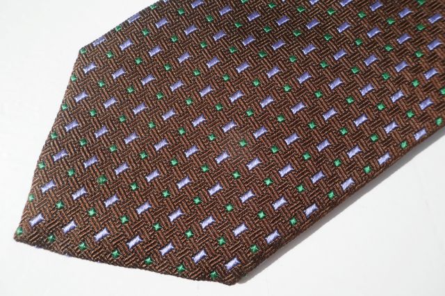 PETRONIUS 1926【ペトロニウス1926】DARK BROWN地GREEN×PINK小紋柄タイ大剣幅8.5浪花節的幅(専用入れもの付）VINTAGE出どころ当て嵌めるタイ