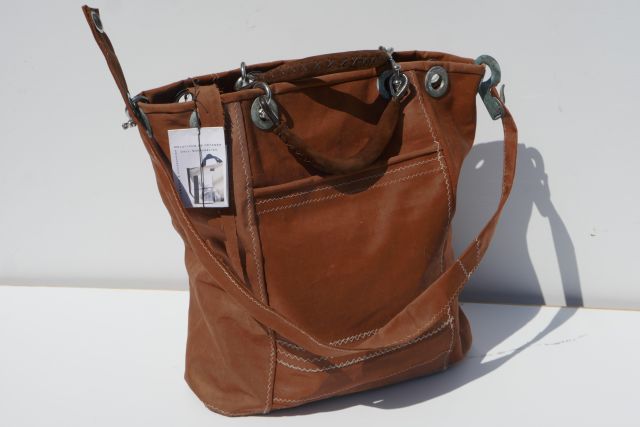 RELATIONS DE VOYAGES【リレーションズデボヤージュ】 MODEL 35SEA ENDURANCE SG SPECIAL /COL TON TAN BARK/再利用VINATGE舟・船用ナイロン幌×再利用VINTAGE舟・船金具×トスカーナなめし革HANDEMADE柿渋色 トート（44.5 ×41.5×15.5珊 ）青碧舟・船用ナイロン容れもの付