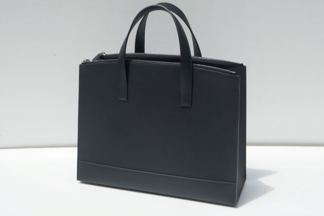 ATELIER LENARD【アトリエレナール】 MODEL CHARLESTON 2 T4H/仏老舗タンナー黒BARANILなめし革(フルグレインカーフスキン)×GREYラムスキンライニングDOUBLE ZIPPER 手縫いBRIEFCASE(大きさ40×32×14.5浪華節的）