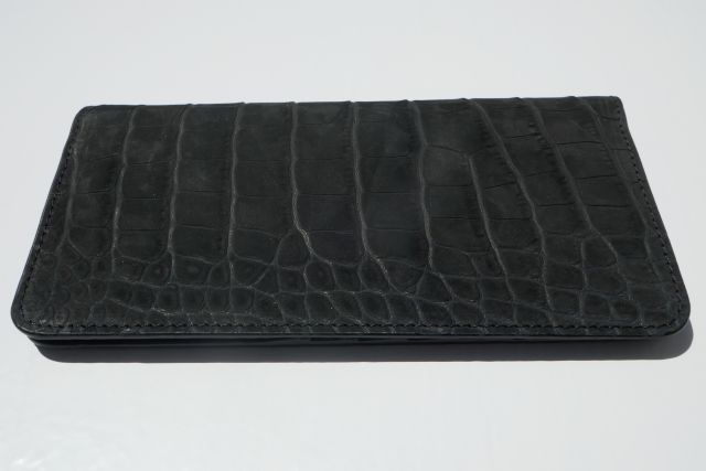ANTONIO PIO MELE【アントニオピオメーレ】 MODEL NAPOLI NUBUCK COCCODRILLO  /COL BLACK /内側見開きもNUBUCK CROCODILE遣りくち引っ敷き黒いこと内部ZIP付き添い人長金入れ19.0×10.0×1.0浪華節的(日本紙幣1万円札相応う可大きさ）