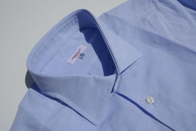 SPECIAL復刻モデルFINOLLO【フィノッロ】MODEL Classica FINOLLO　1CE/ 現地DEADSTOCK綿麻混地ブルー無地生地使用、背ウエスタンヨーク＆インバーテッドプリーツ付きFINOLLO襟シャツ(ガンレットボタン無し、専用袋付）｜アントニオ洋服店