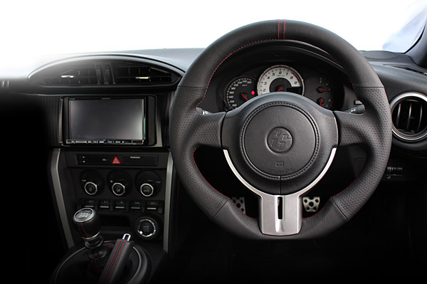86ステアリング「レアル」 TOYOTA / SUBARU > 86 (ZN6:後期) / 86 GR (ZN6) / GR86 (ZN8
