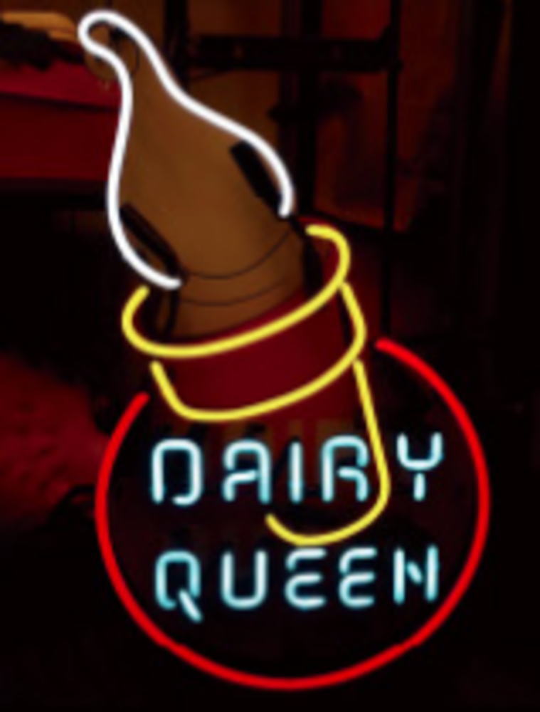 アメリカン雑貨 ネオンサインDAIRY QUEEN USA アメキャラ お店 BAR 赤ちょうちん 喫茶店 ネオンともし火 電飾 ともし火 息差し 貼り出し 照度 室内装飾 雑貨 グッズ 愛くるしげ