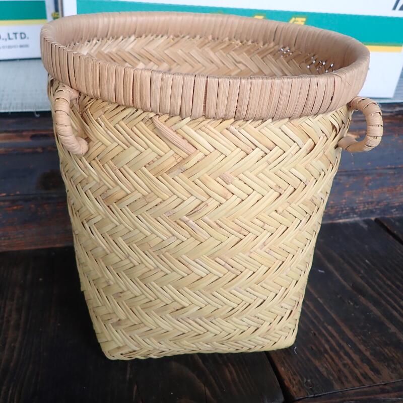 <BR>　角カコべ（腰籠）中　<BR>【山菜屋　清水農園】