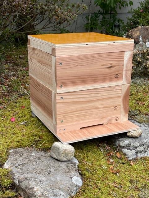 ☆すけさん専用ページ☆ 天然ニホンミツバチ1200g×2 2ヶ月間、風雨にさらし、アク抜済 巣箱：石田式 ニホンミツバチ