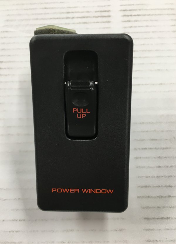 MAZDA (マツダ) 純正部品　パワーウインドスイッチ 　品番FC01-66-370B