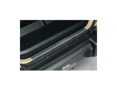 SUZUKI Jimny SIERRA　スズキ ジムニーシエラ【JB74W】　リヤゲートメンバーガーニッシュ【縞銅版柄】[99158-77R00-002]