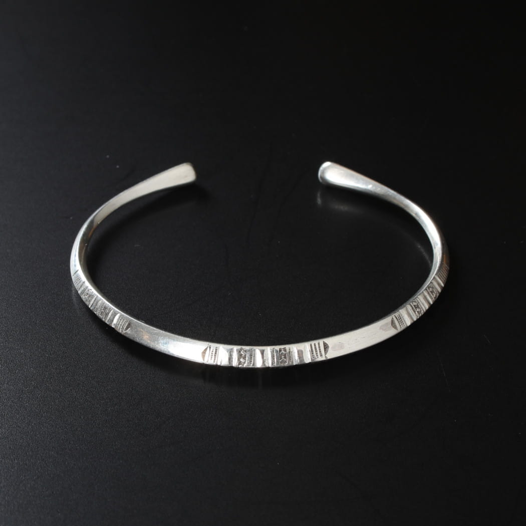 TOUAREG SILVER JEWELRY トゥアレグ シルバー ジュエリー POURE SILVER BANGLE シルバーバングル 1 シルバー｜a people to collect