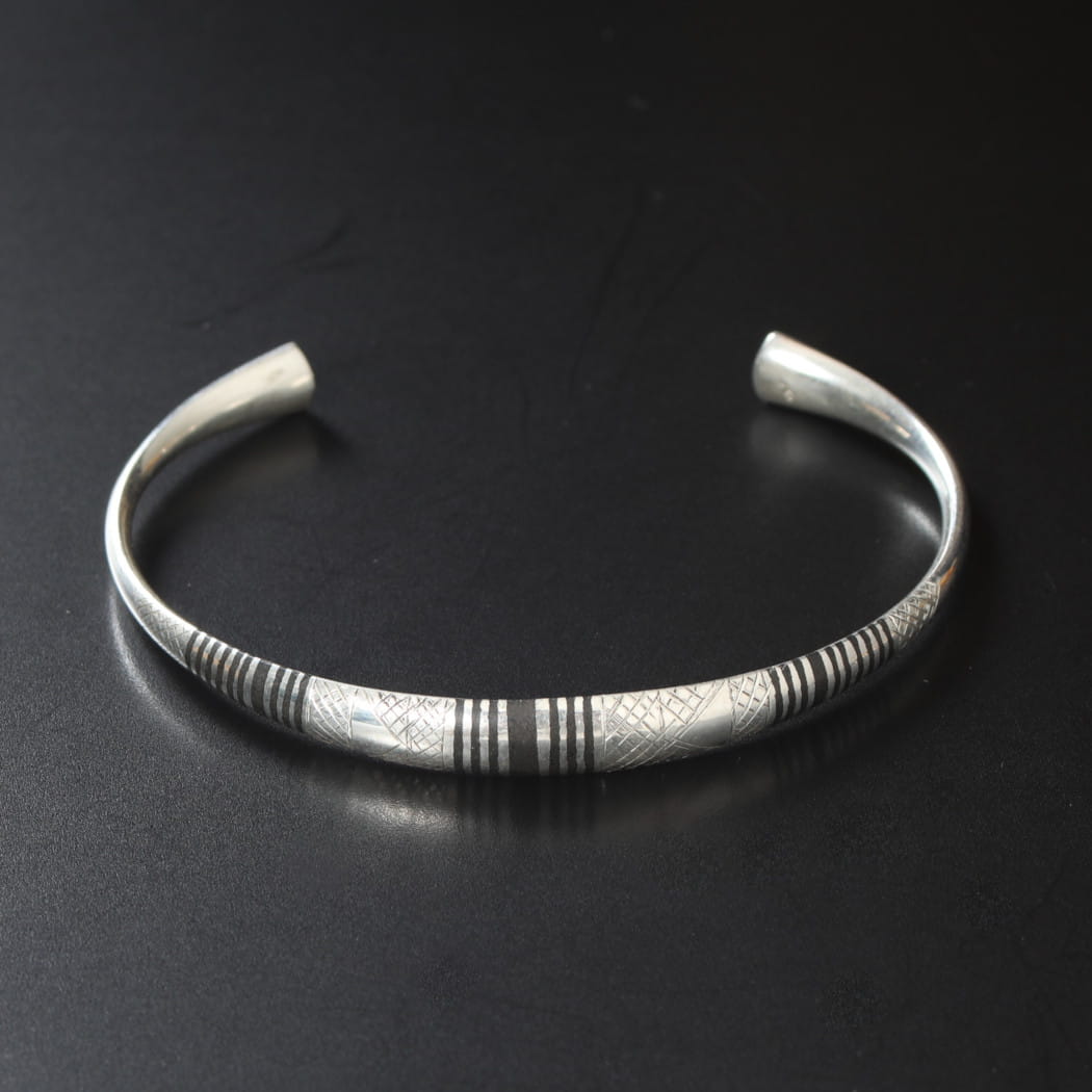 TOUAREG SILVER JEWELRY トゥアレグ シルバー ジュエリー POURE SILVER BANGLE シルバーバングル 4 シルバー｜a people to collect