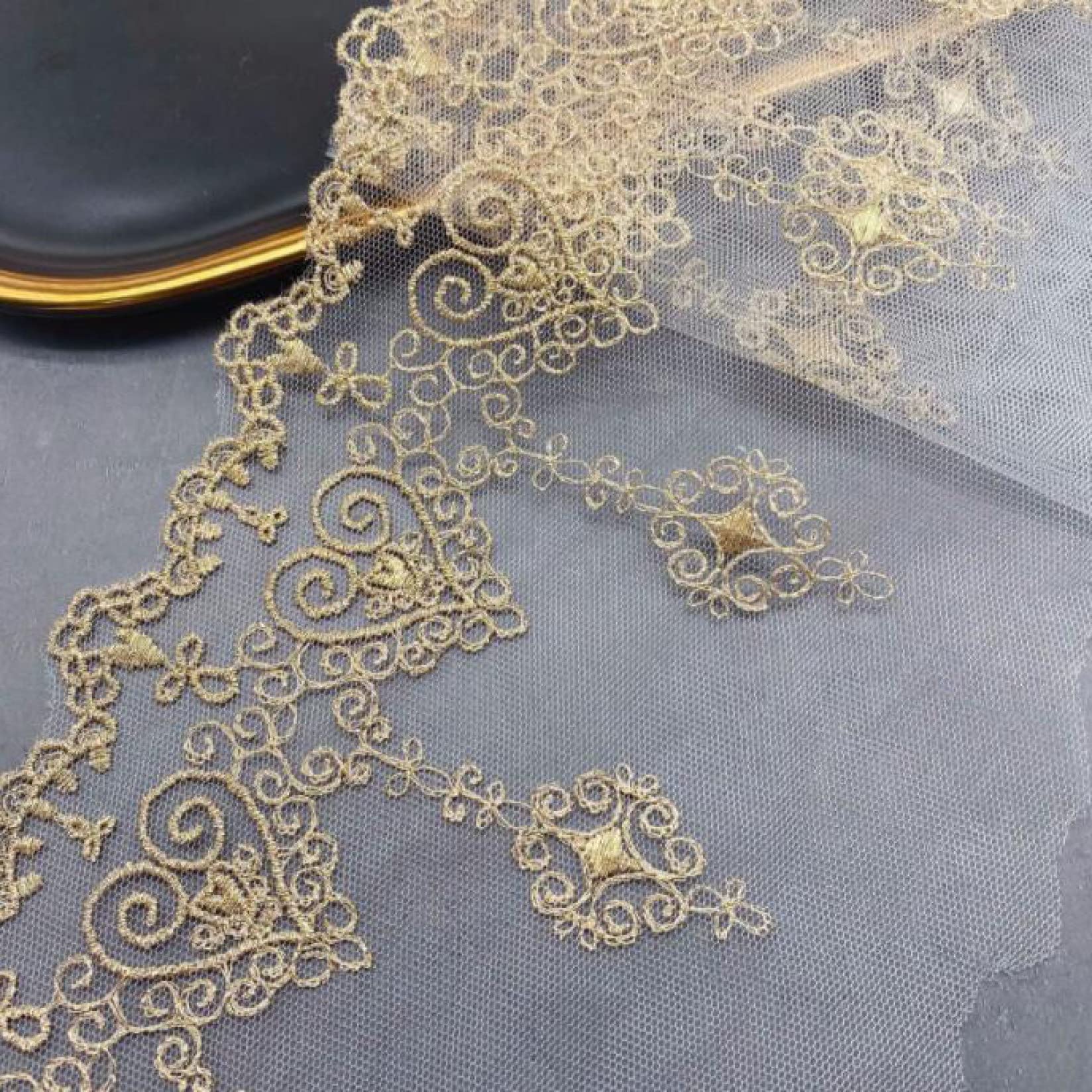 タッセルトリム 2ヤード ヴィンテージ トリム メッシュ生地 - ゴールド刺繍 幅14.5 衣類装飾用|アピネス
