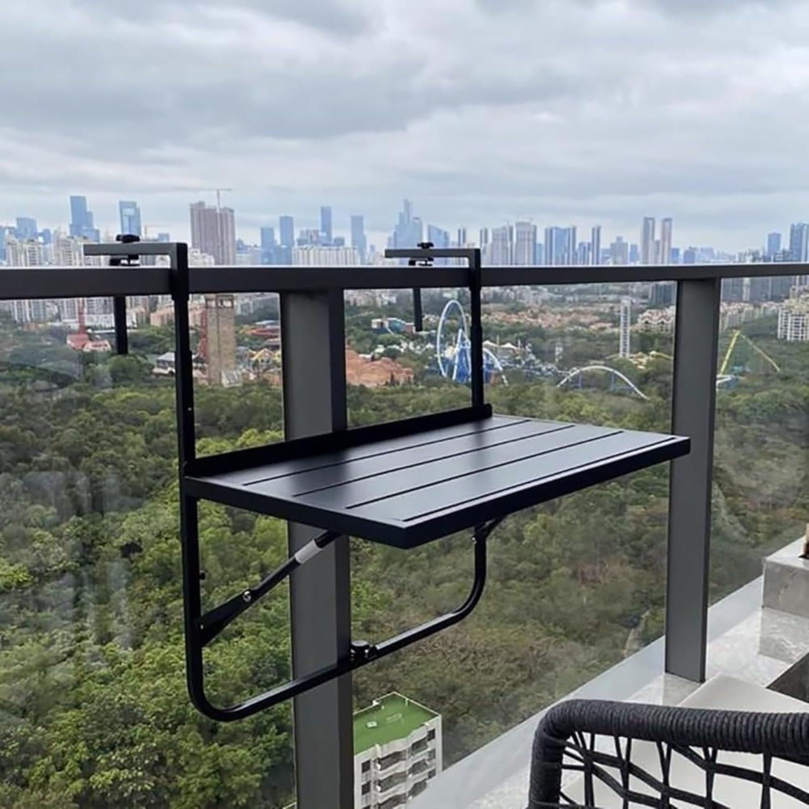金属 ベランダテーブル 机バルコニー 折りたたみハンギング 手すり壁掛け式 屋外用デッキレール吊り下げ ハンギングレール さまざまな手すりに適しています バーカウンター 調整可能な高さ吊りテーブル 中空層、防錆・防水、強力な支持力 (ブラック) []｜アピネス