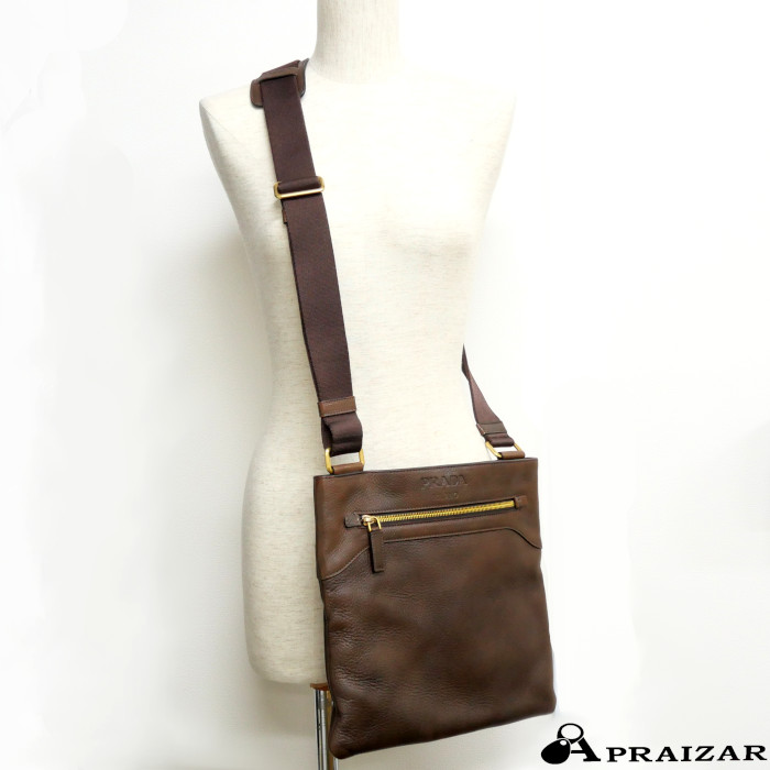 PRADA プラダ レザー ショルダーバッグ ブラウン 茶 型押しロゴ シンプル メンズ ユニセックス 男女兼用 [中古]