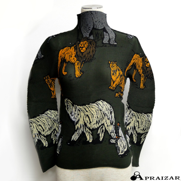 me ISSEY MIYAKE ミー イッセイミヤケ PLEATS PLEASE トップス ハイネック 長袖 アニマル ダークグリーン マルチカラー タグ付　[中古] 22,630円