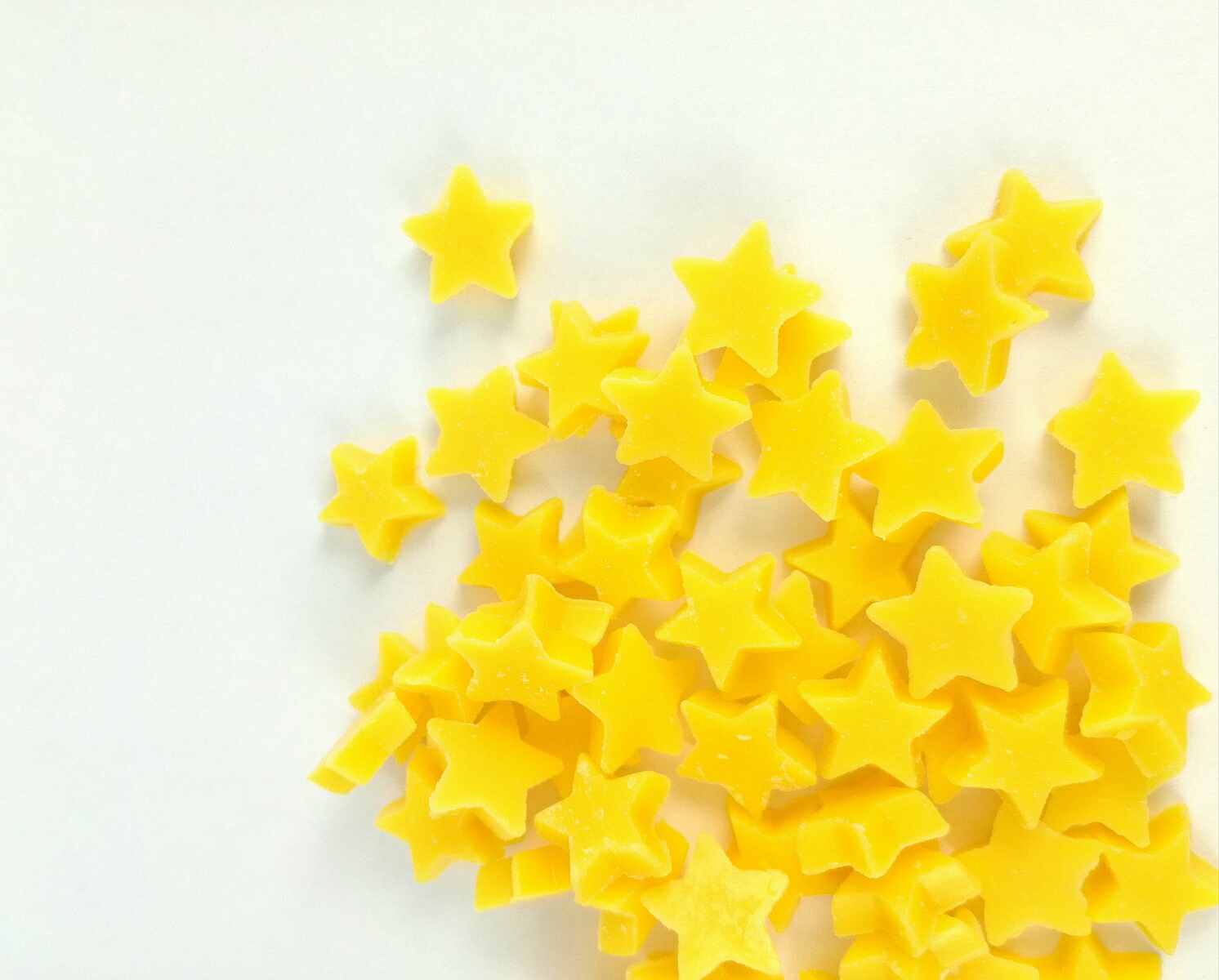 【トッピングスターイエロー　10g（約50粒）】ケーキ　お菓子　星　七夕　クリスマス　スター　トッピング　星チョコ