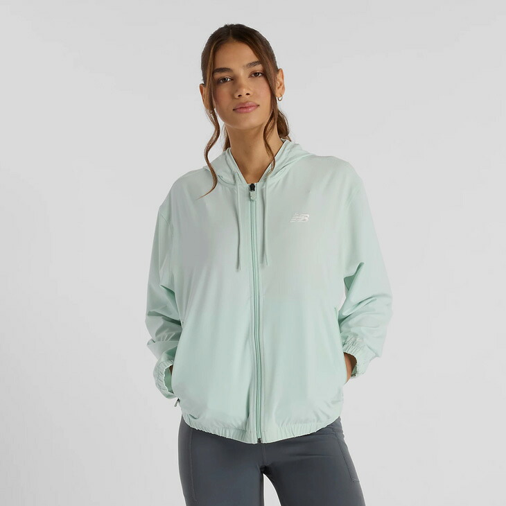 送料無料 ニューバランス ウィンドブレーカー 長袖 レディース Newbalance ストレッチウーブンジャケット フルジップ アウター 吸汗速乾 ドライ フード付き トレーニング フィットネス スポーツウェア 女性用 レディースウエア グリーン系 服 ブランド アパレル/AWJ51503-CLY