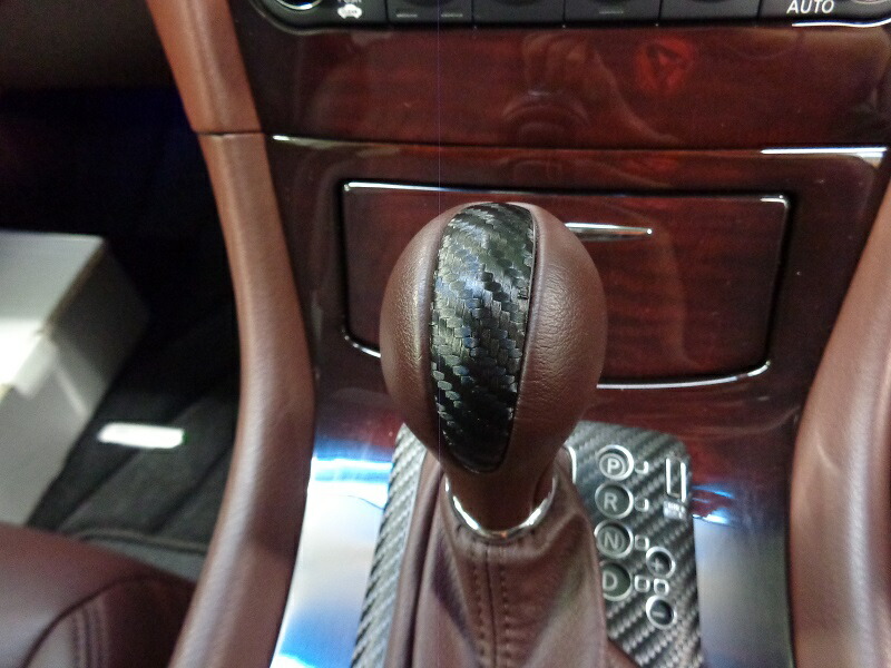 スカイラインV37 後期　シフトノブ34910-6HL0A 白ステッチ　新品 スカイラインV37 後期 シフトノブ34910-6HL0A 白ステッチ 新品 v37