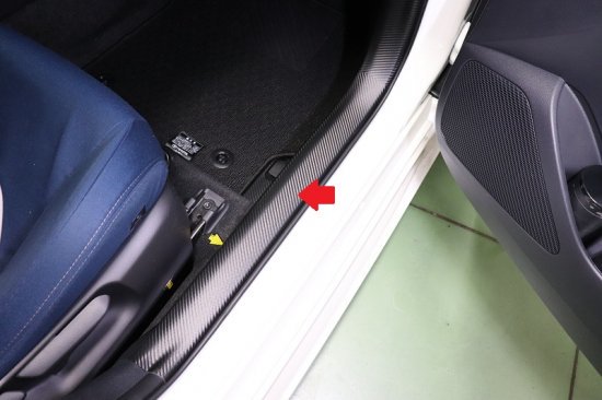 カローラセダン　フロントステップパネル傷防止シート 7,445円