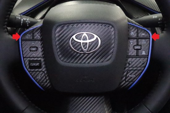 プリウス61PHEV　ステアリングスイッチガーニッシュカーボンシート　ライン入り