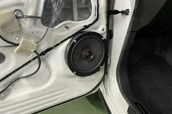 ジムニーノマドJC74W専用 フロント用 KICKER スピーカーパーフェクトキット コアキシャルタイプ ハイグレード　※デッドニングキット付き｜ＡＱＵＡ-STYLE