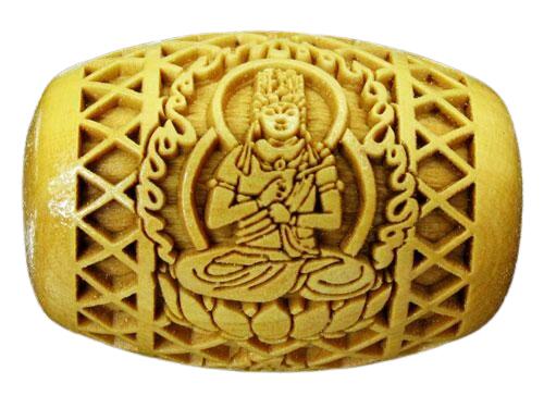 浮彫 真言宗三尊 (大日如来・不動明王・弘法大師) 柘植玉 樽型 横穴 彫刻ビーズ 約20×30ｍｍ【穴あり一粒売りビーズ】 / 天然石、パワーストーンの専門店インペリアルオーラ おしゃれ かわいい オシャレ 可愛い プレゼント ギフト 贈り物 6,490円