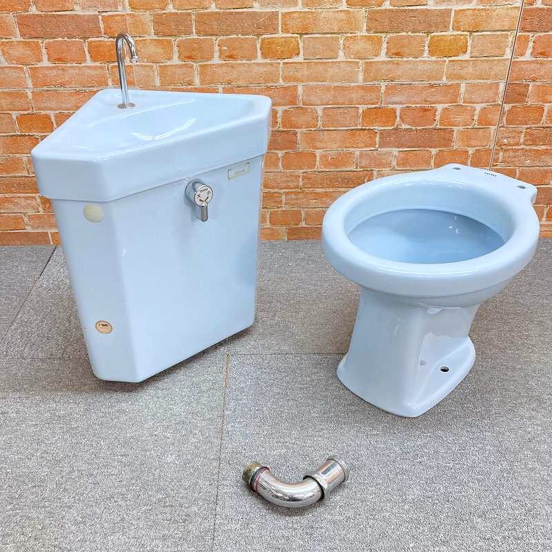 【中古品】 TOTO トイレ便器(床下排水) コーナートイレ 隅付タンク 三角 洋式便器とタンク 「S670B」一式セット #NB2(ソフトブルー) 102D