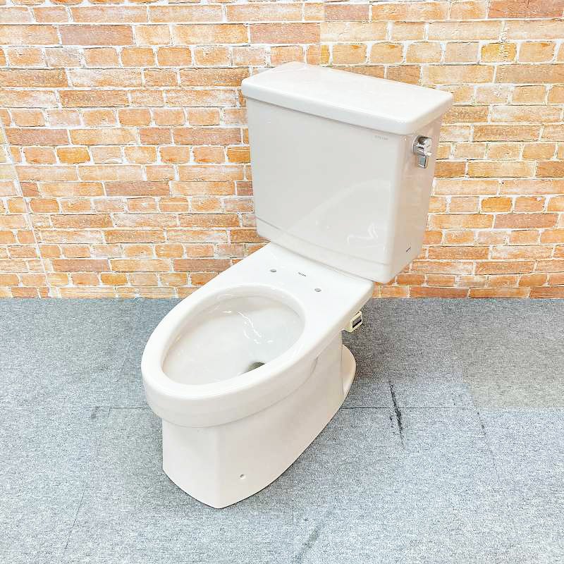 【中古品】【美品】 TOTO 室内用便器 冷ややかさ地用暖房器付 洋式室内用便器 (床下水抜き) 「C713BH」 水抜き芯210粍 と貯蔵タンク「S721BN」の書き割り #SS4 7E
