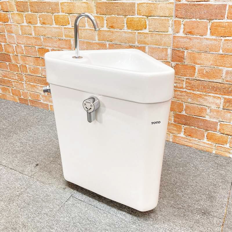 【中古品】【美品】 TOTO 洋式幼児用便器 隅付き添い人貯蔵タンク 三角形貯蔵タンクと蓋の書き割り 置き目貯蔵タンク 室内用便器 #白いこと 9F