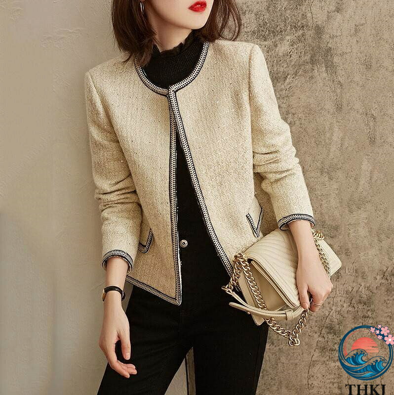 【全品2点で5%OFF】トップス アウター おしゃれ アウター ジャケット 袖あり 大人女子 ラウンドネック こなれ感 上品 キュート ガーリー シンプル 大人可愛い ミディアム丈 お洒落 ノーカラー ツイード トップス ウール ストレート 長袖 かわいい きれいめ 襟なし