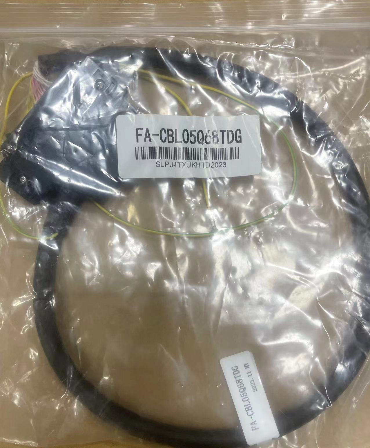 新品★ MITSUBISHI/ 三菱対応する FA-CBL05Q68TDG 長さ0.5m【６ヶ月保証】★★★