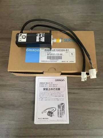 【新品 ★送料無料 】 OMRON R88M-UE10030H-S1 サーボモーター◆6ヶ月保証｜荒井ストア