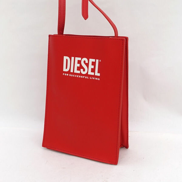 ディーゼル DIESEL コスメポーチ レディース 微光沢  化粧ポーチ DIESEL（ディーゼル）の「レディース DIESELロゴ ポーチ（ポーチ