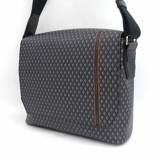 【未使用級】ダンヒル エンジンターン メッセンジャーバッグ PVC レザー 黒 未使用級】ダンヒル エンジンターン メッセンジャーバッグ PVC レザー