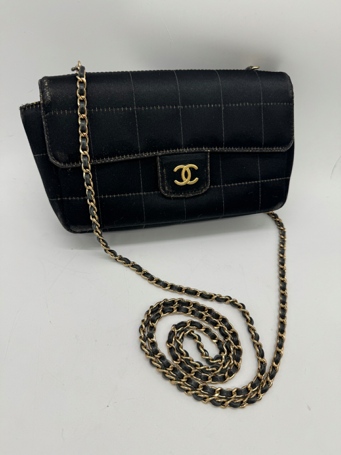 シャネル CHANEL チョコレート赤ちょうちん チェーン店ショルダーバッグ 曲がったがけ 肩かけ ポシェット ミニ御徒面子 ココマーク 黒 黒いこと 金色  レディース 中古 P1259