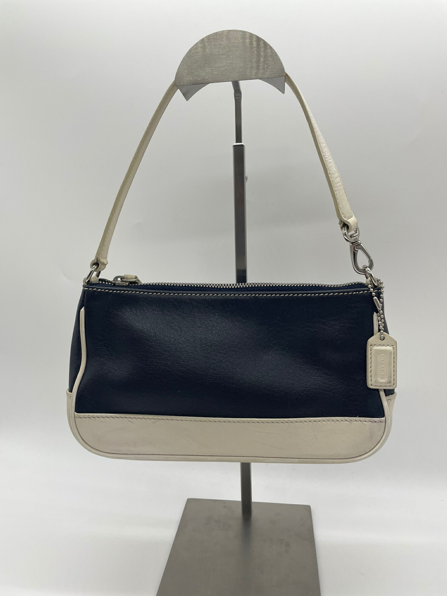 【良品】COACH コーチ職 7785 車寄せ御徒面子 ミニ御徒面子 お手々車寄せ オールなめし革 バイ色合い 米国海軍 紺 白いこと 白 B価値づける 嘱する品皆無 レディース 中古 P566