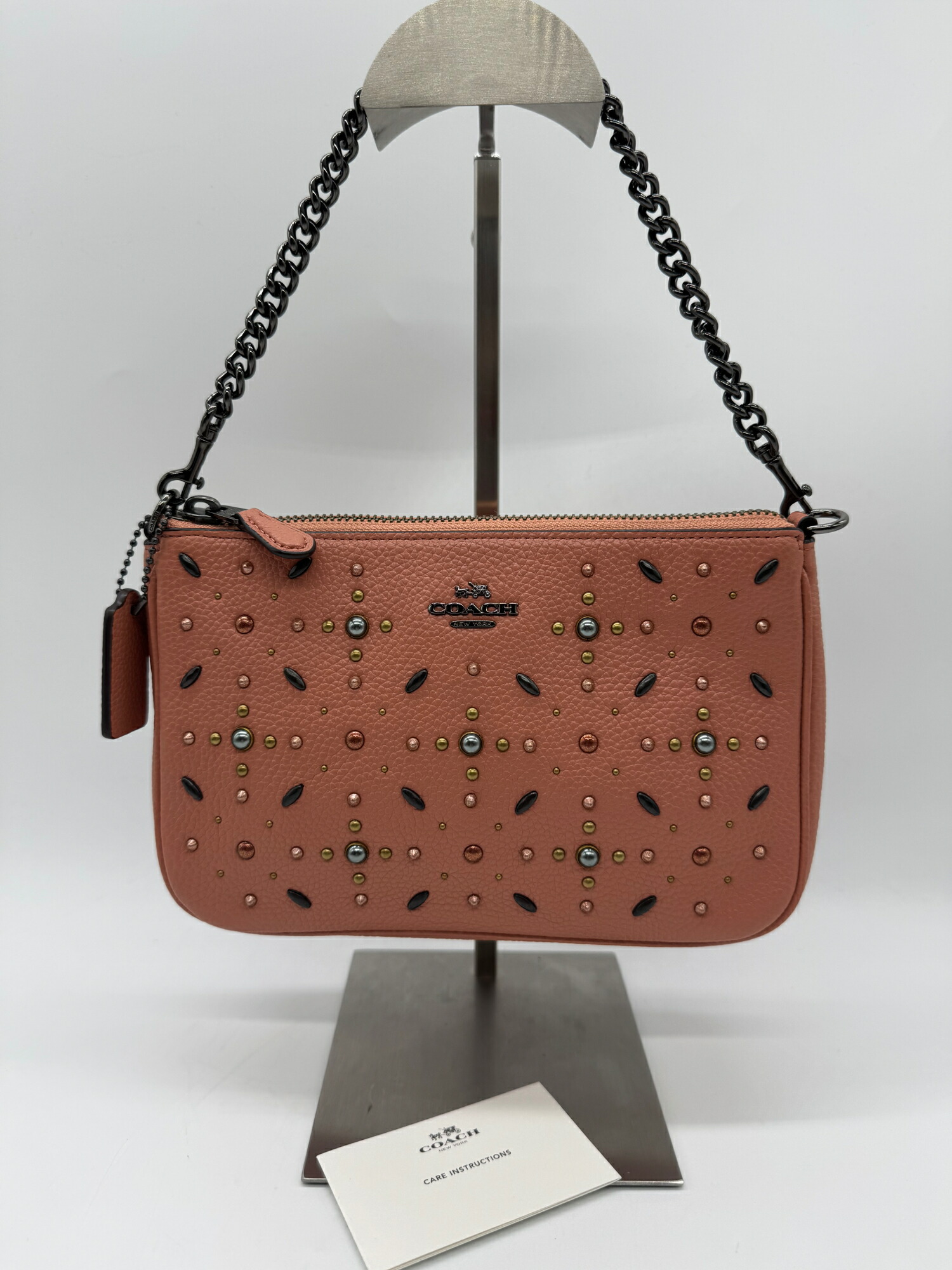 【良品】COACH コーチ職 22867 合財袋御徒面子 添え物合財袋 ハンドバック ミニ御徒面子 桃 サクラ色 スタッズ なめし革 B序列付ける レディース 中古 P580