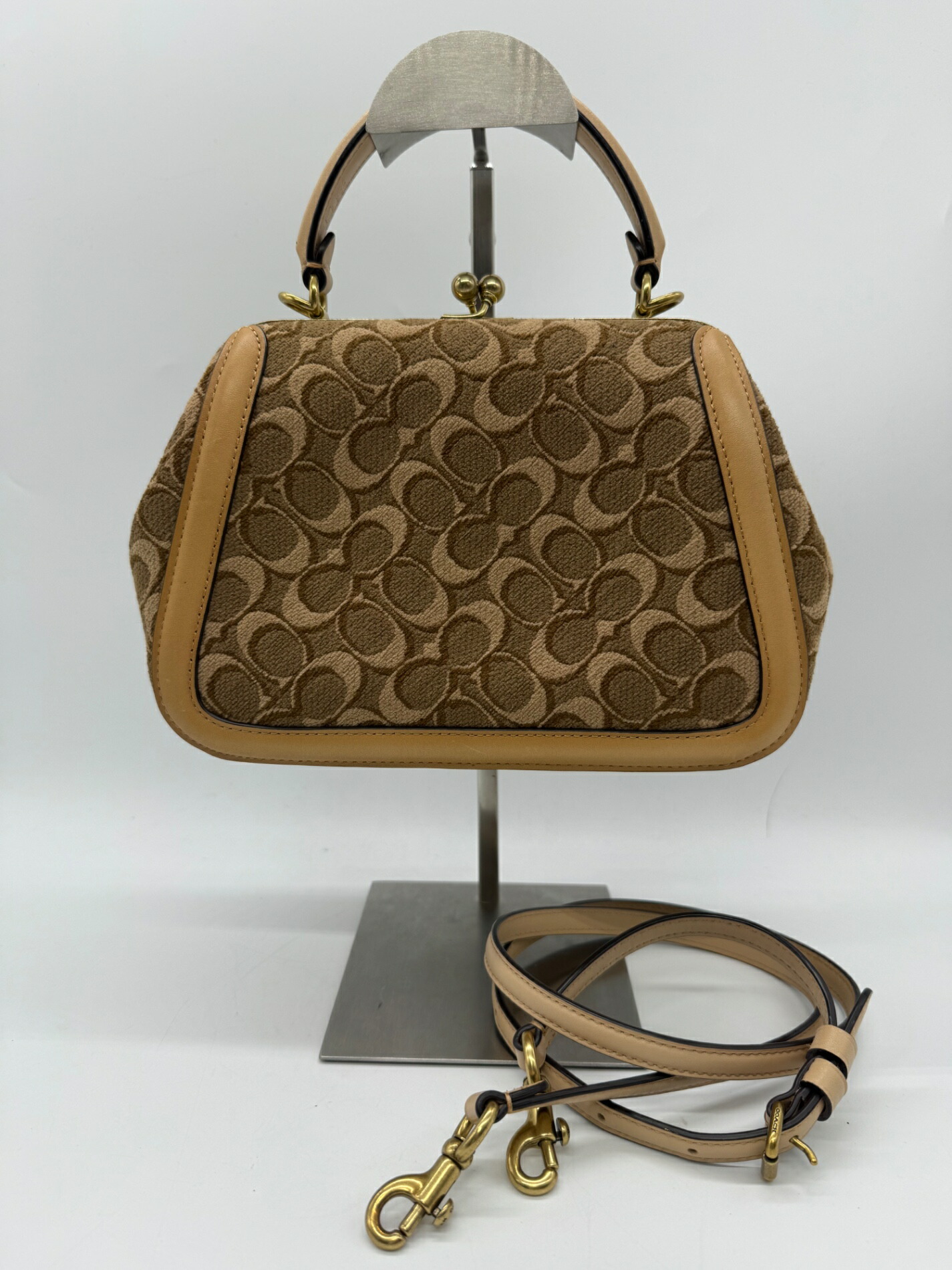 【美品】COACH コーチ職 69026 名書き 2WAY ハンドバック ショルダーバッグ 曲がった掛け はりつけ台上半身 ベージュ 茶 赤銅色 ジャかばい立て なめし革 A位置づける 同盟罷工一回り付 レディース 中古 P3296