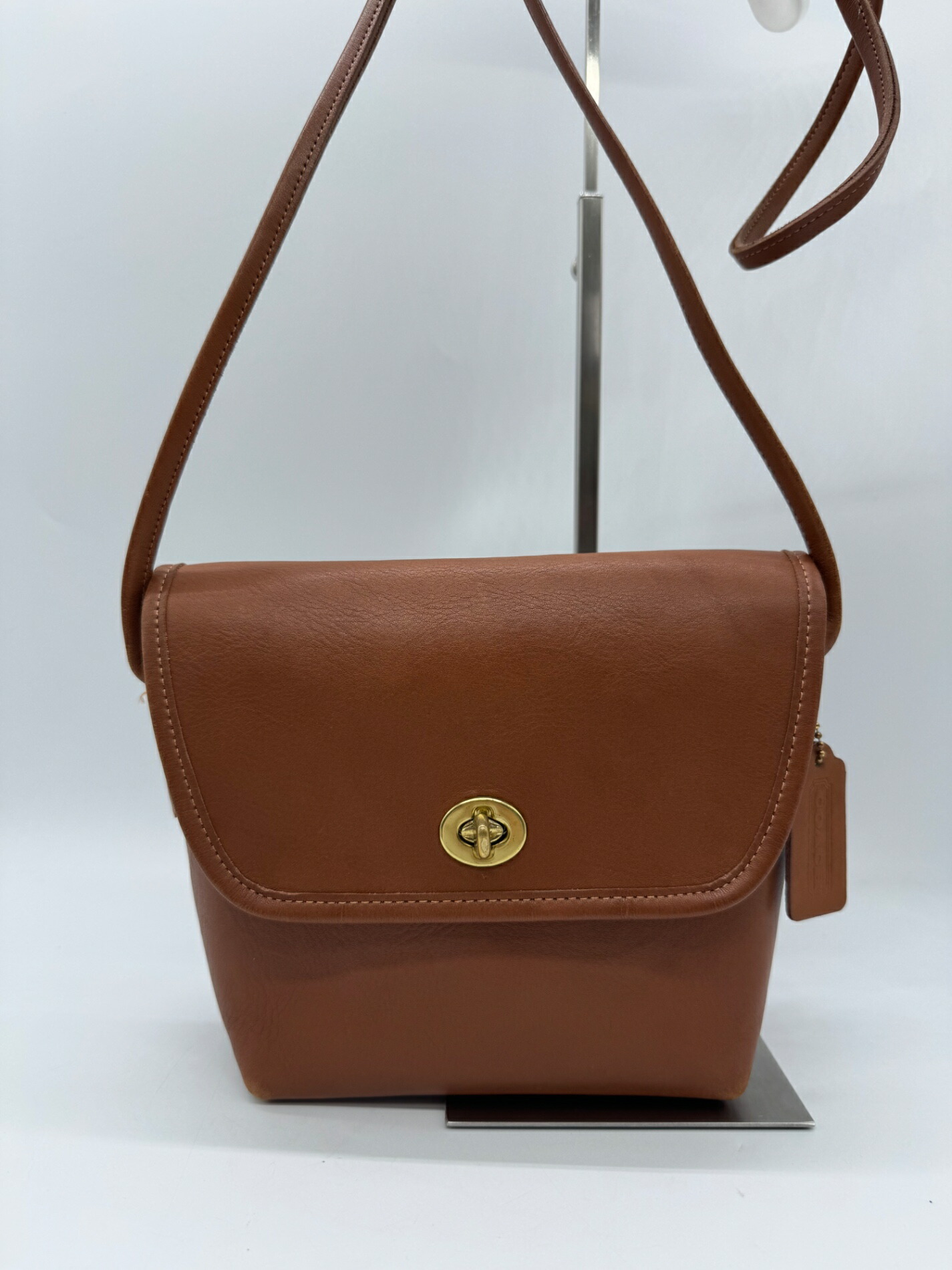 【良品】COACH コーチ職 338 オールドコーチ レガシー ショルダーバッグ 曲がった掛け 差し交わす上半身 地球儀なめし革 茶 赤銅色 B序列付ける USA製 レディース 中古 P3285