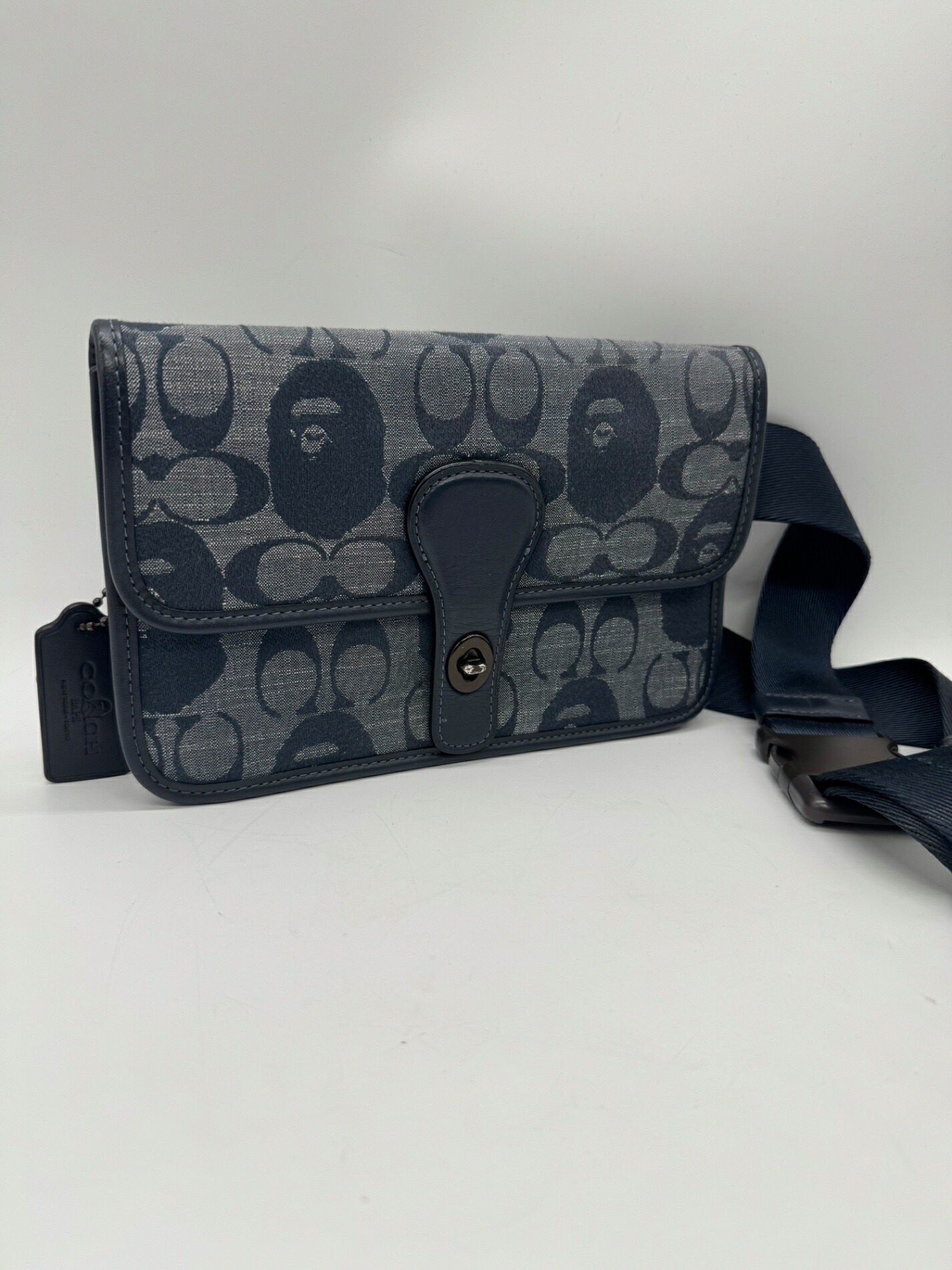 【良品】COACH×A BATHING APE コーチ×エイプ C4512 コラボ デニム ウエストバッグ ボディバッグ 斜め掛け 青 ブルー Bランク メンズ レディース 中古 ウエストポーチ ヒップバッグ バック 鞄 カバン 希少 レア コラボレーション ベトナム製 coach P2980|arco iris 店