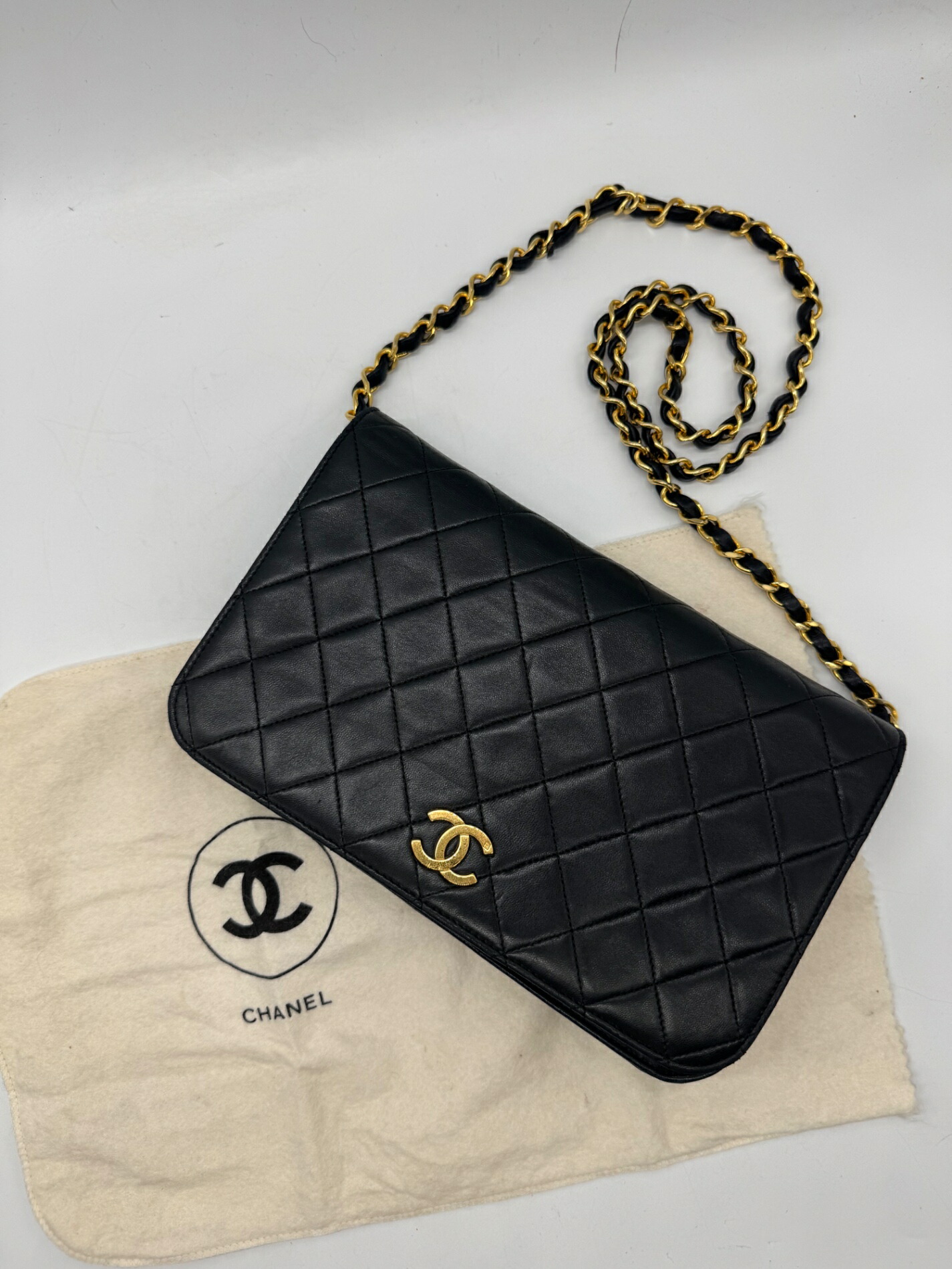 【美品】 CHANEL シャネル マトラッセ うしろ押し鍵を掛ける チェーン店 ショルダーバッグ 曲がった掛け 差し交わす上半身 黒いこと 黒 金具ゴールド B価値づける レディース 中古 P3282