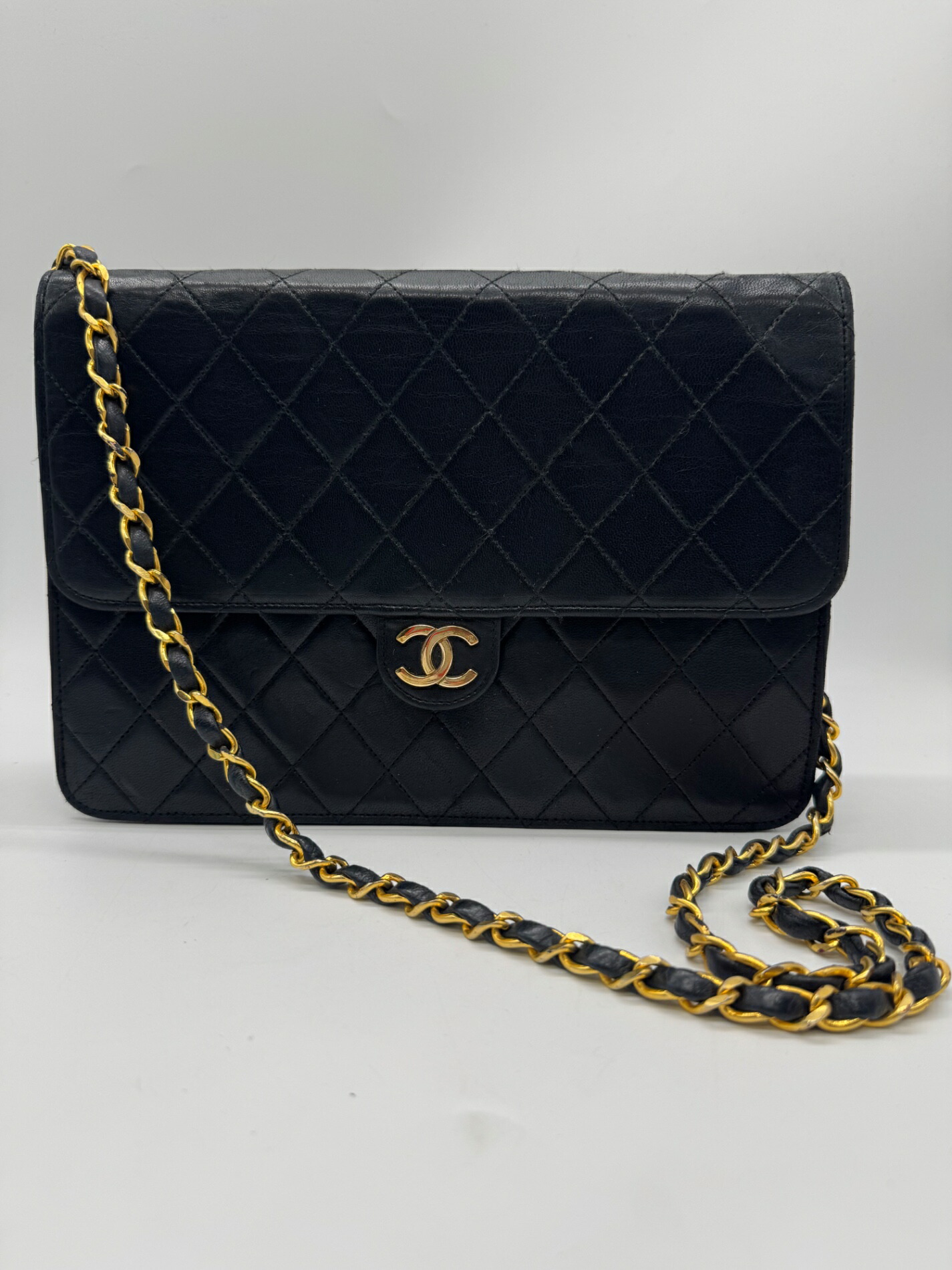 【良品】 CHANEL シャネル マトラッセ ココマーク うしろ押し鍵を掛ける チェーン店ショルダーバッグ 黒いこと  P2606